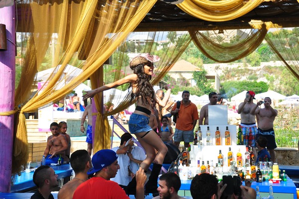 Edde Sands Champagne Shower